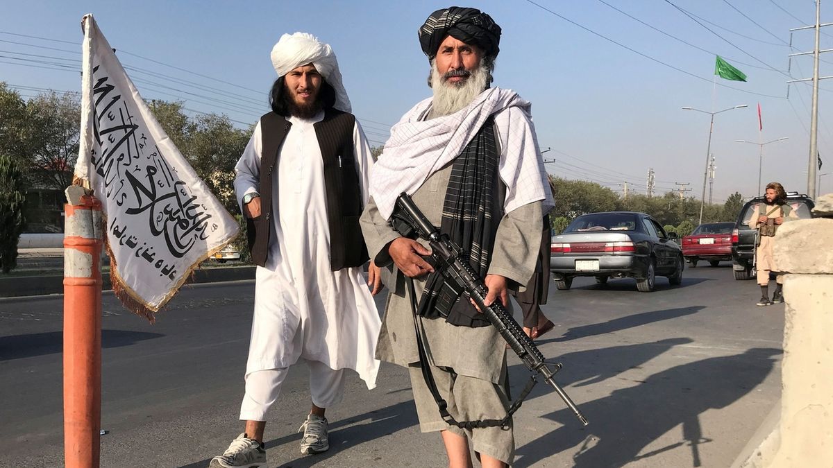 FOTO: Tálibán uchvacuje vládu v Afghánistánu